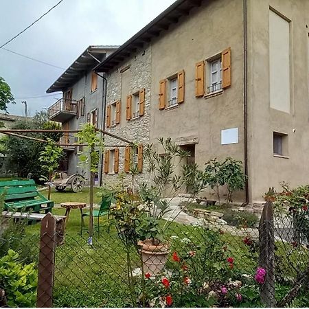 La Casa Di Lillia Hotel Castelnovo ne' Monti Buitenkant foto